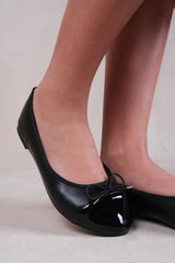 JANICE EXTRA WIDE BALLERINA FLATS WITH FRON BOW DETAIL IN BLACK FAUX LEATHER