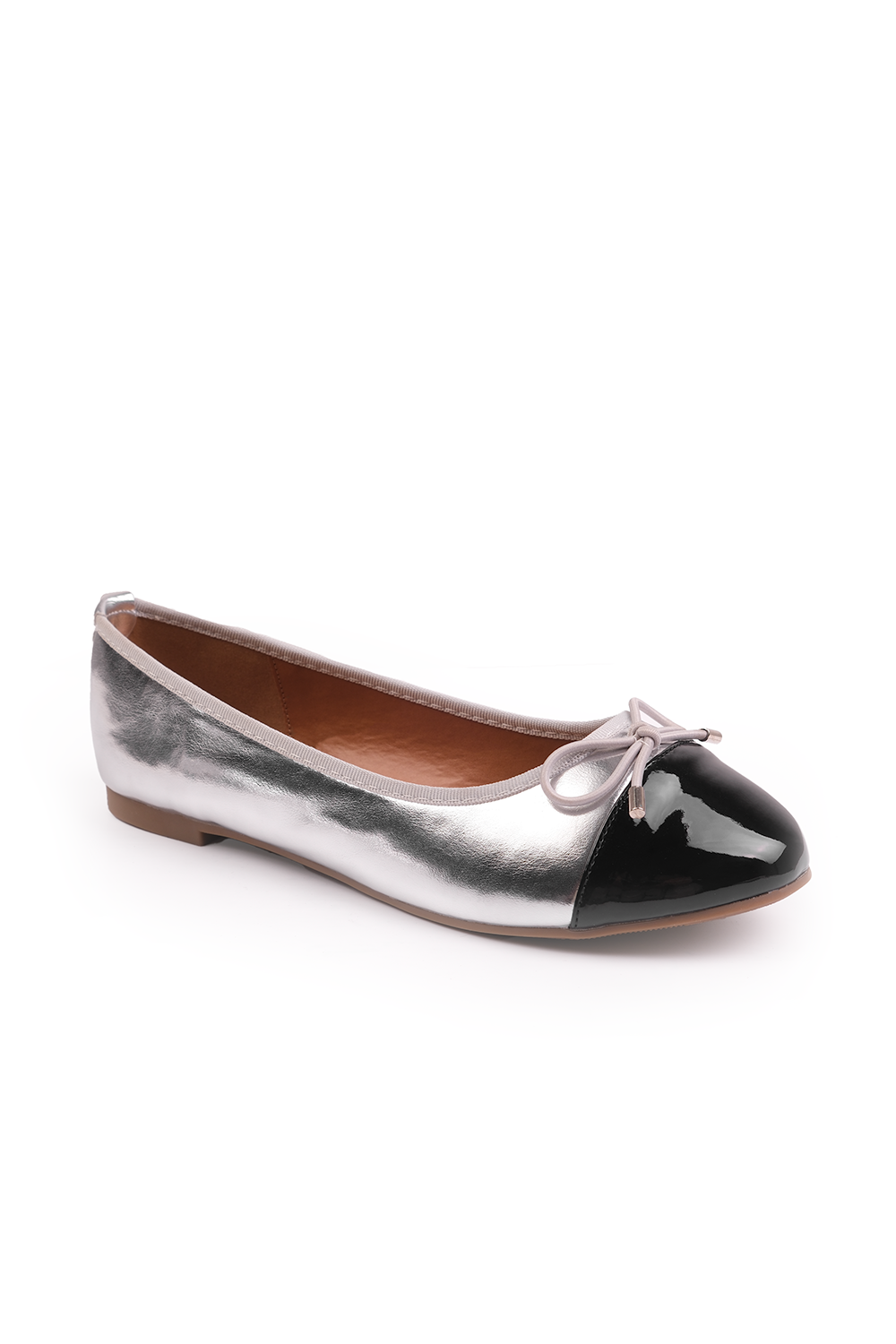 JANICE EXTRA WIDE BALLERINA FLATS WITH FRON BOW DETAIL IN SILVER METALLIC
