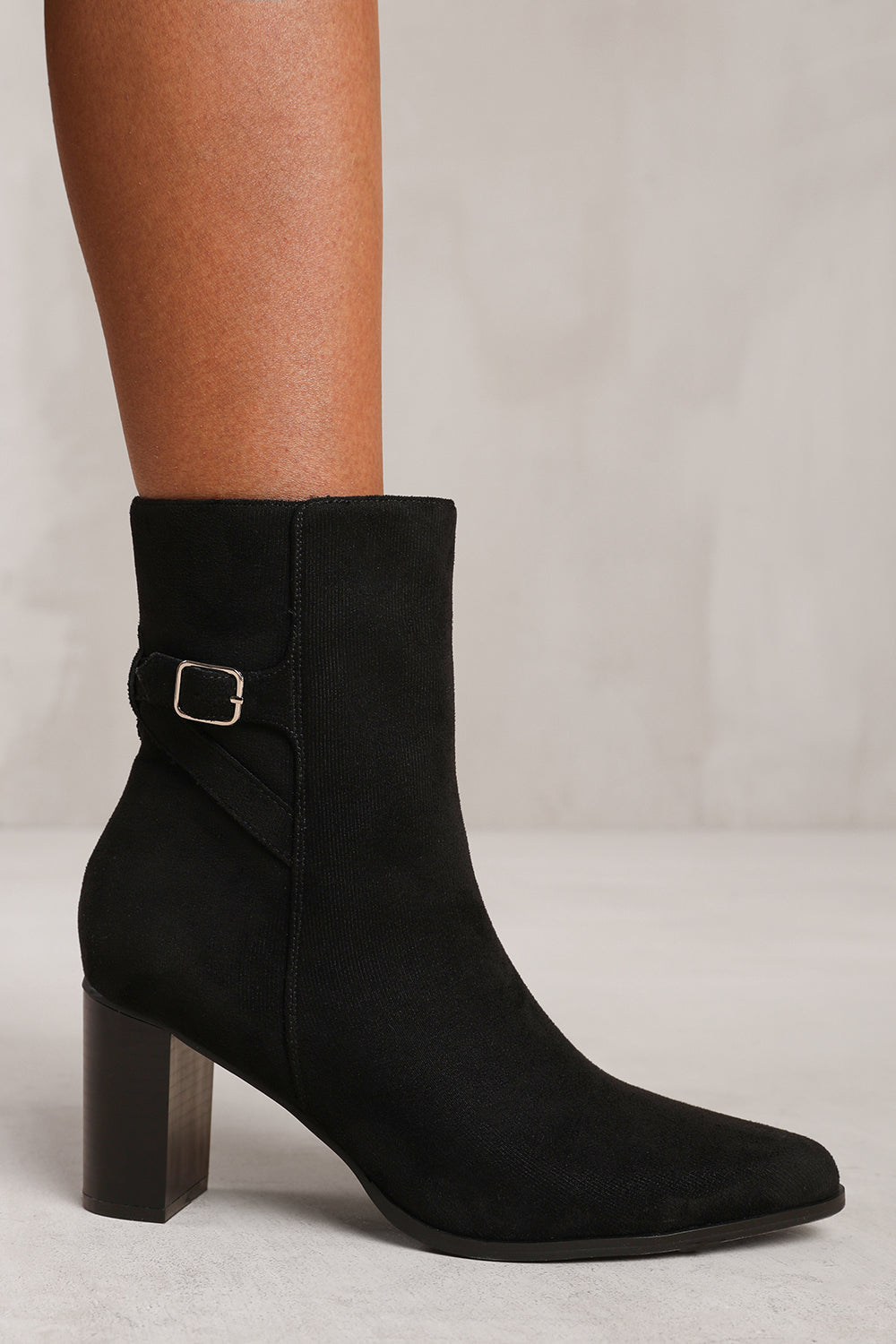 WINTER BLOCK HEEL BOOT WITH BUCKLE DETAIL IN BLACK SUEDE