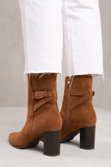 WINTER WIDE FIT BLOCK HEEL BOOT WITH BUCKLE DETAIL IN COGNAC SUEDE