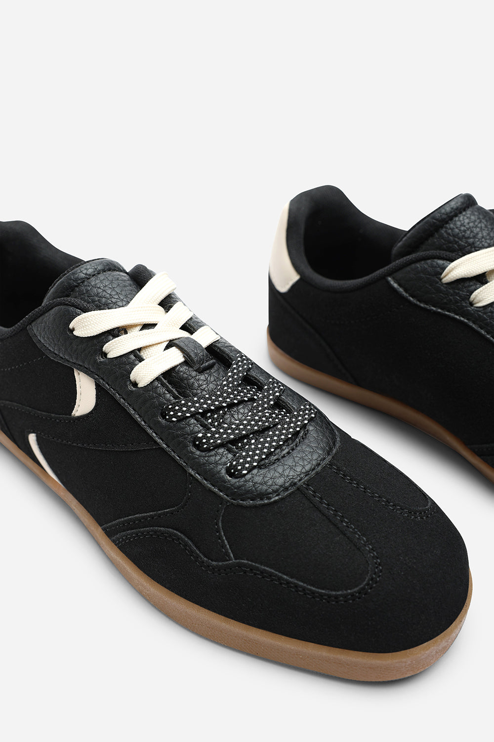 Anaiah Low Profile Side Panel Detailed Trainer