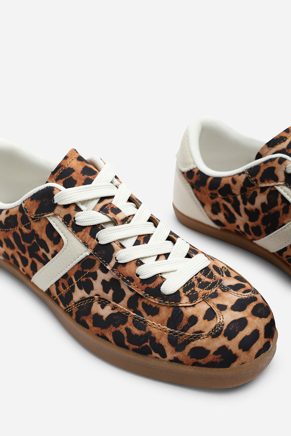 Ensley Low Profile Panel Detailed Trainer