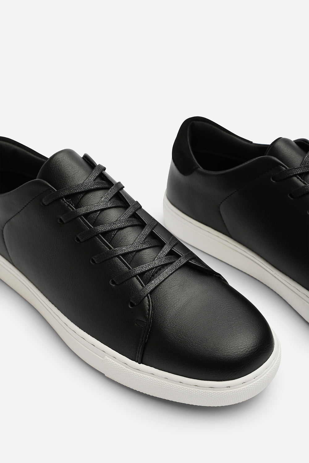 Derek Low Cut Lace Up Trainers