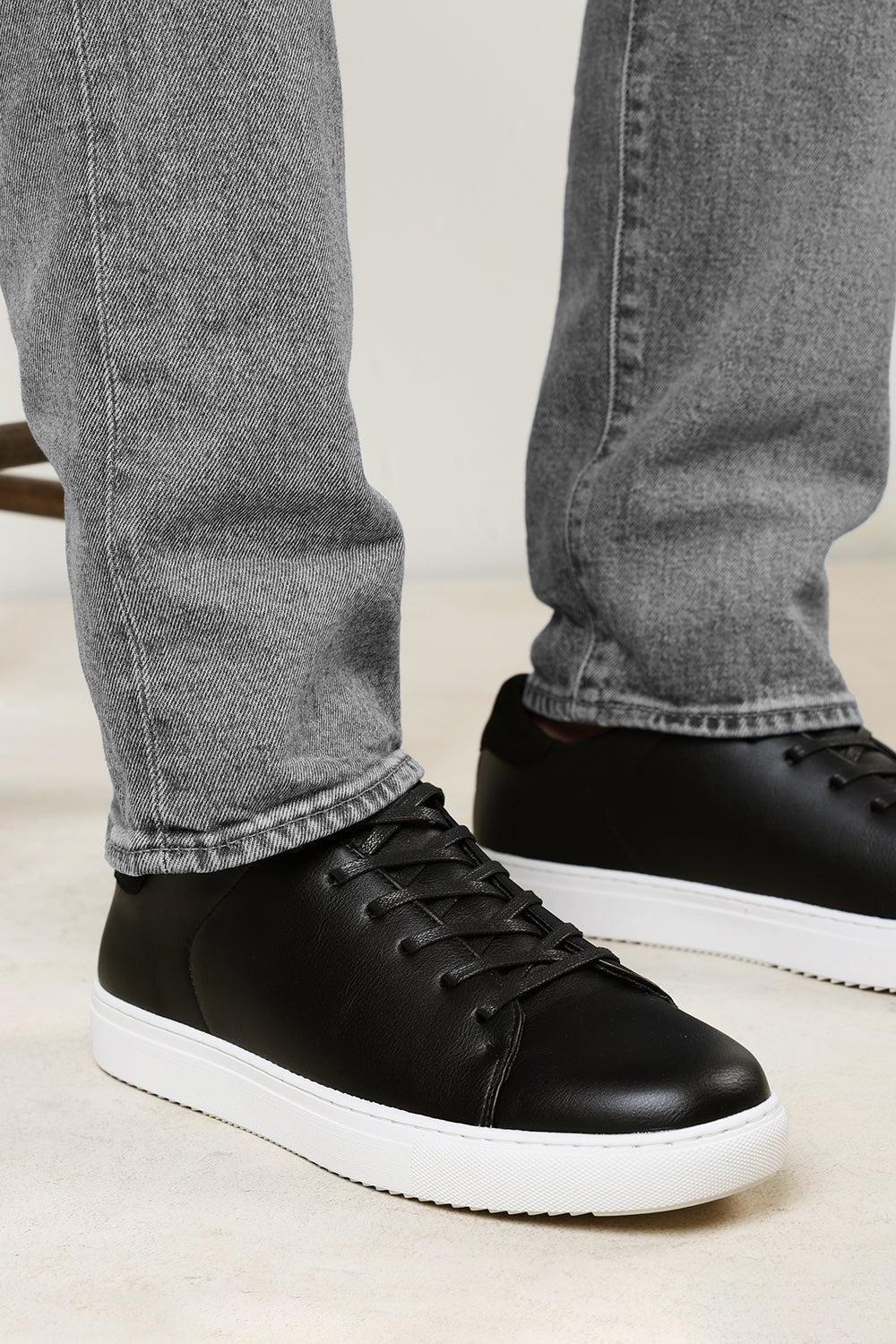 Derek Low Cut Lace Up Trainers