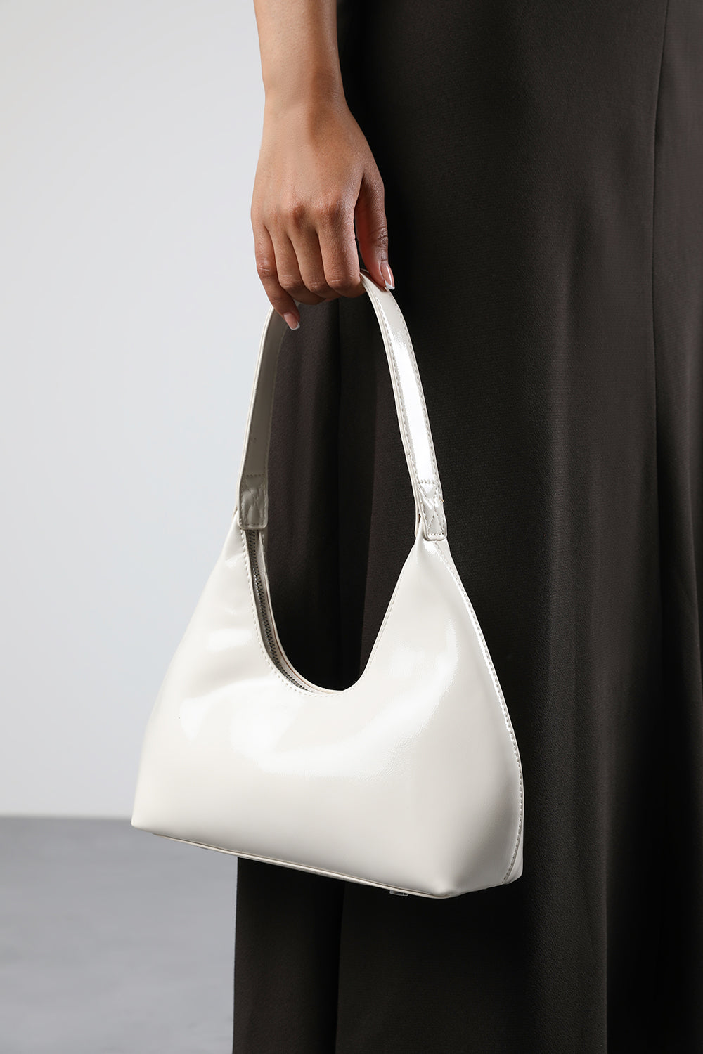 Ecru Sleek Minimalist Hobo bag in Cream Patent Faux Leather