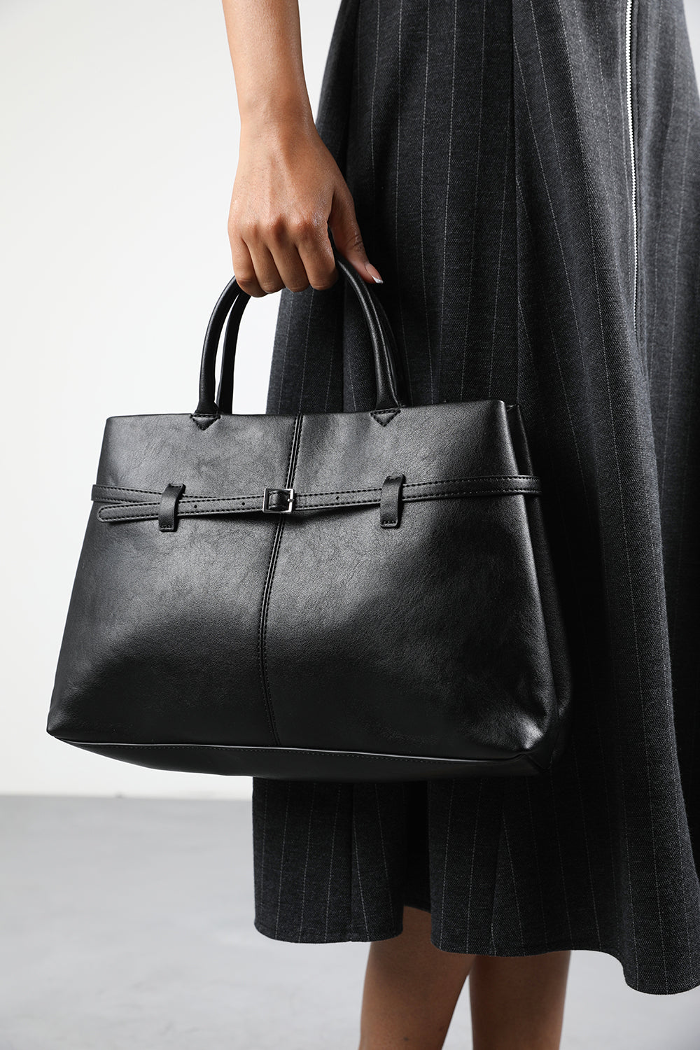 Flores Luxury Structured Leather Tote Bag in Black
