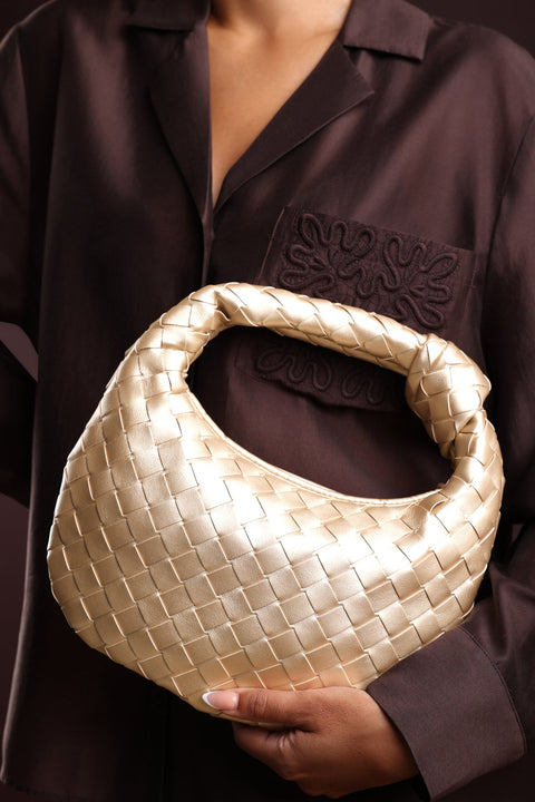 Aura Classic Woven Hobo Bag In Gold