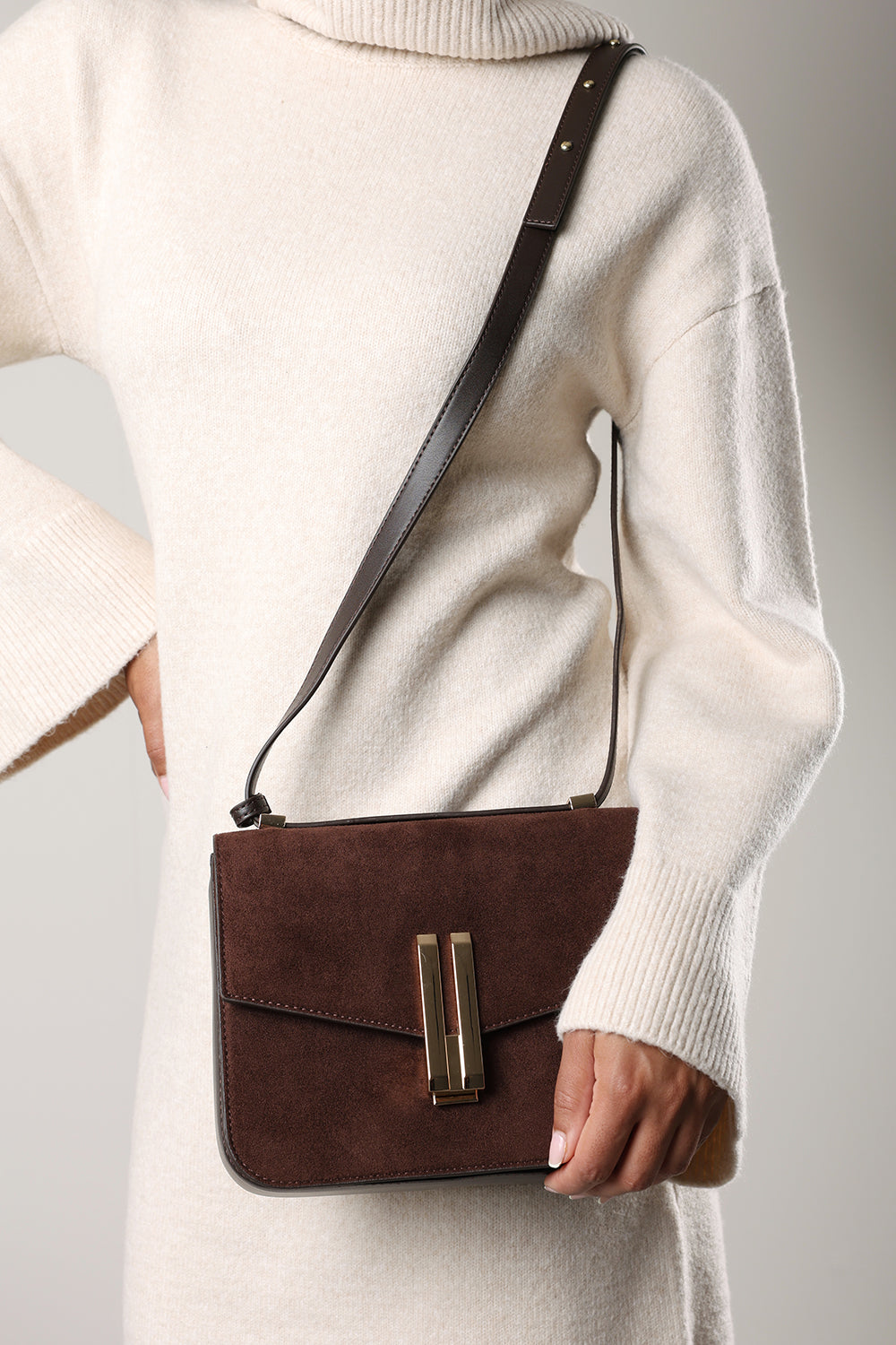 Gelora Cross Body Bag With Clasp Detail