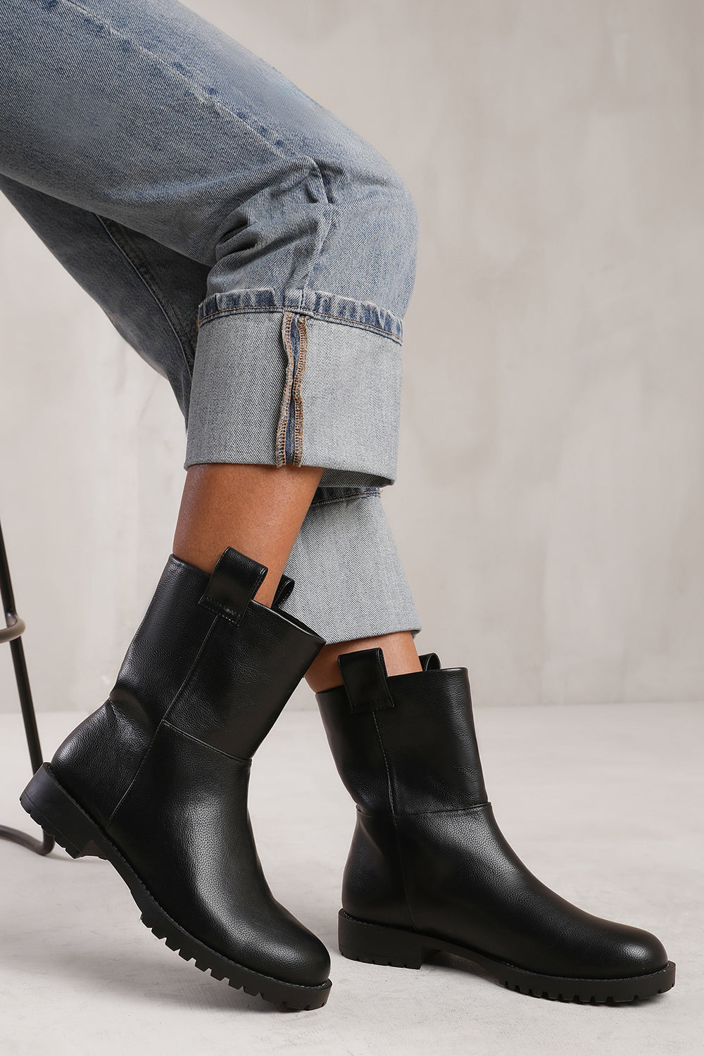 DELTA WIDE FIT MID CALF BOOT WITH STITCHING DETAIL IN BLACK GRAIN FAUX LEATHER