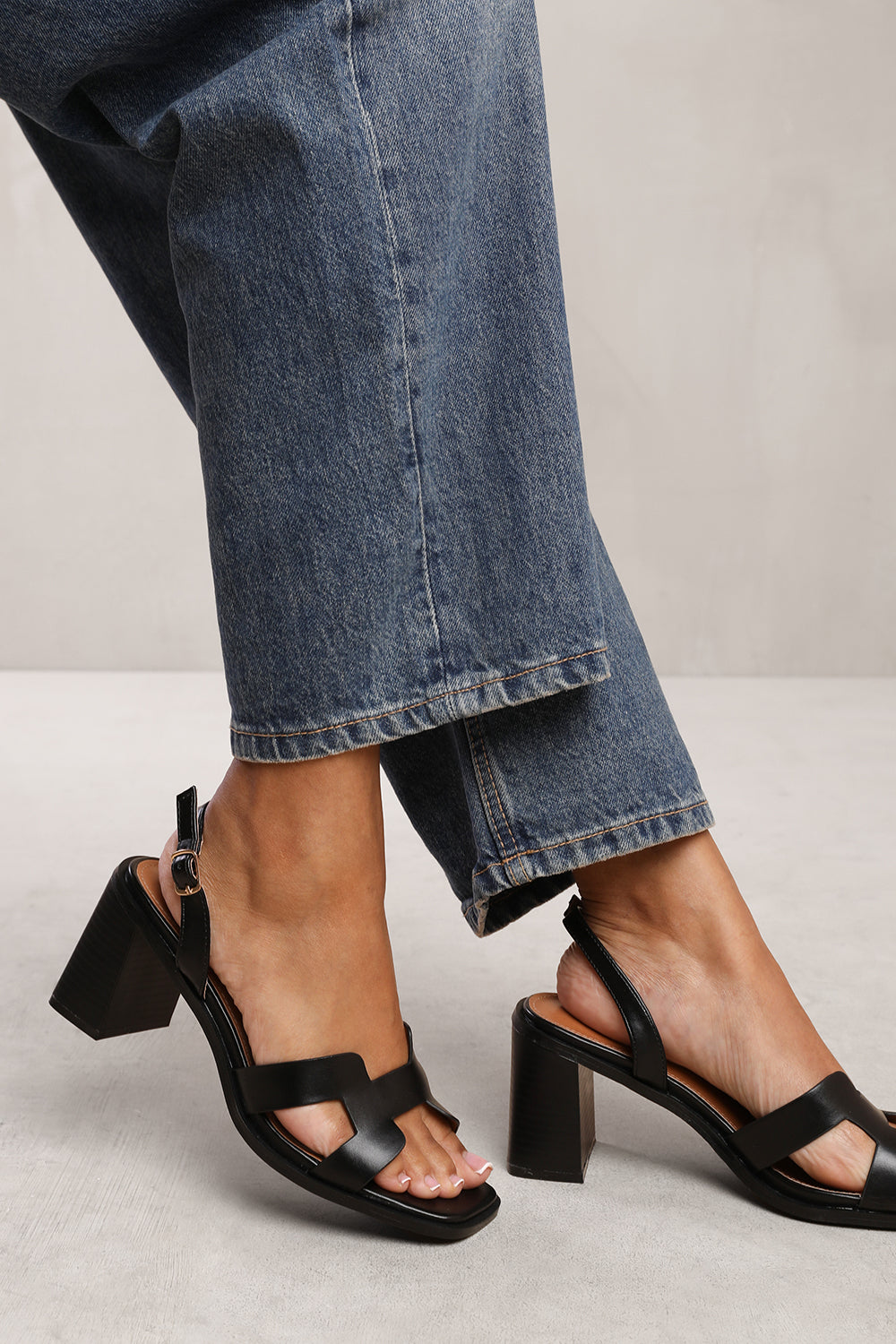 STYLITE STRAPPY SANDALS WITH BLOCK HEEL IN BLACK FAUX LEATHER
