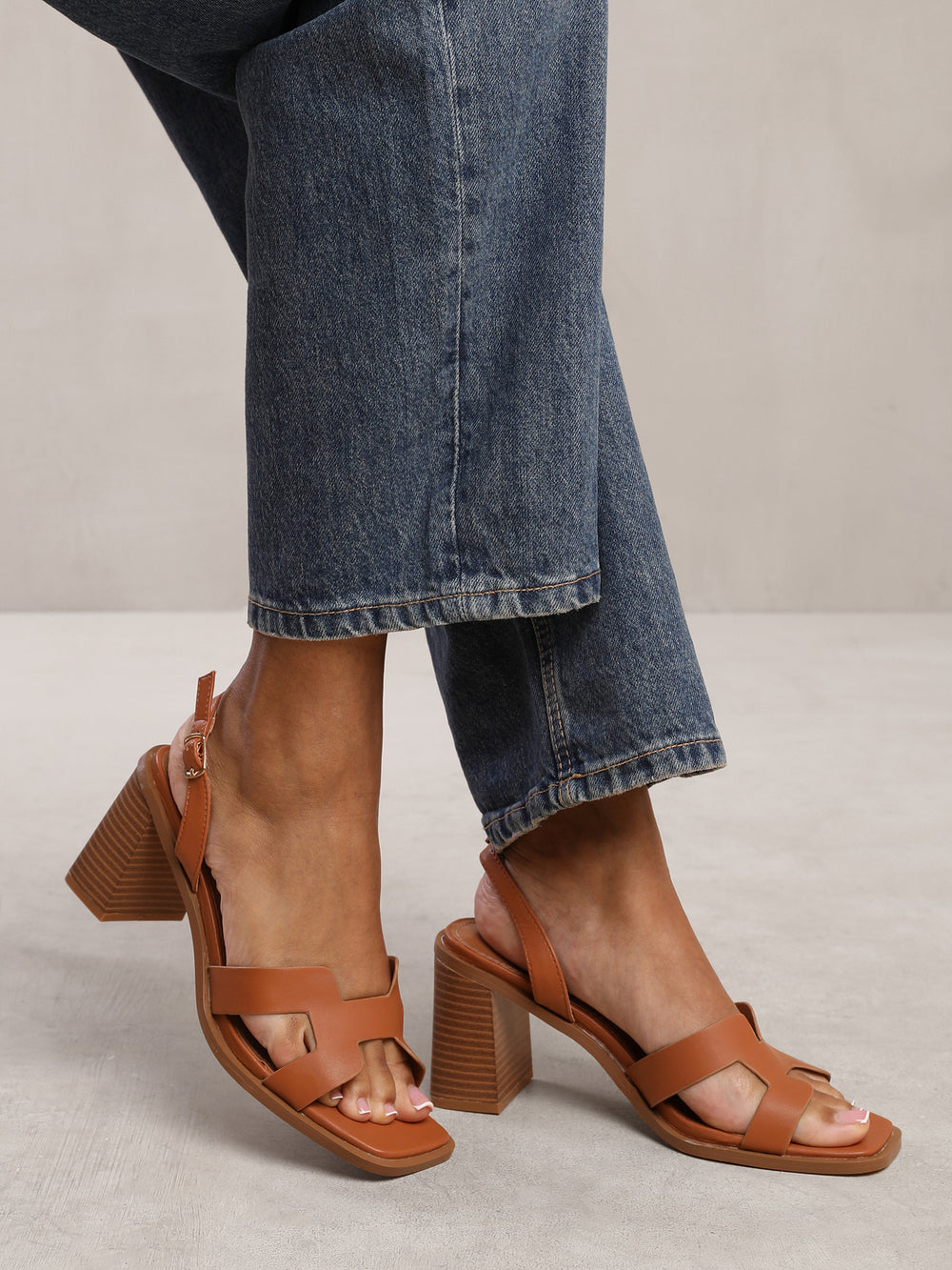 STYLITE STRAPPY SANDALS WITH BLOCK HEEL IN TAN FAUX LEATHER