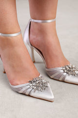 VERA HIGH HEEL WITH POINTED TOE AND DIAMANTE DETAIL IN SILVER SATIN