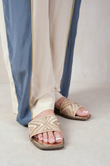 BLOSSOM FLAT SANDALS WITH SPARKLY TEXTURED SINGLE BAND IN GOLD METALLIC