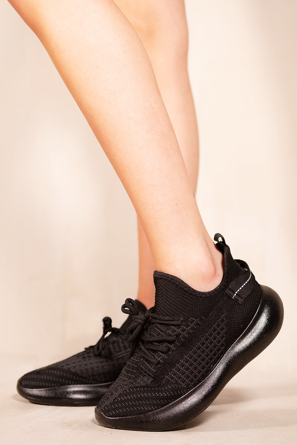 INSLLIE PLATFORM KNITTED LACE UP TRAINERS IN BLACK