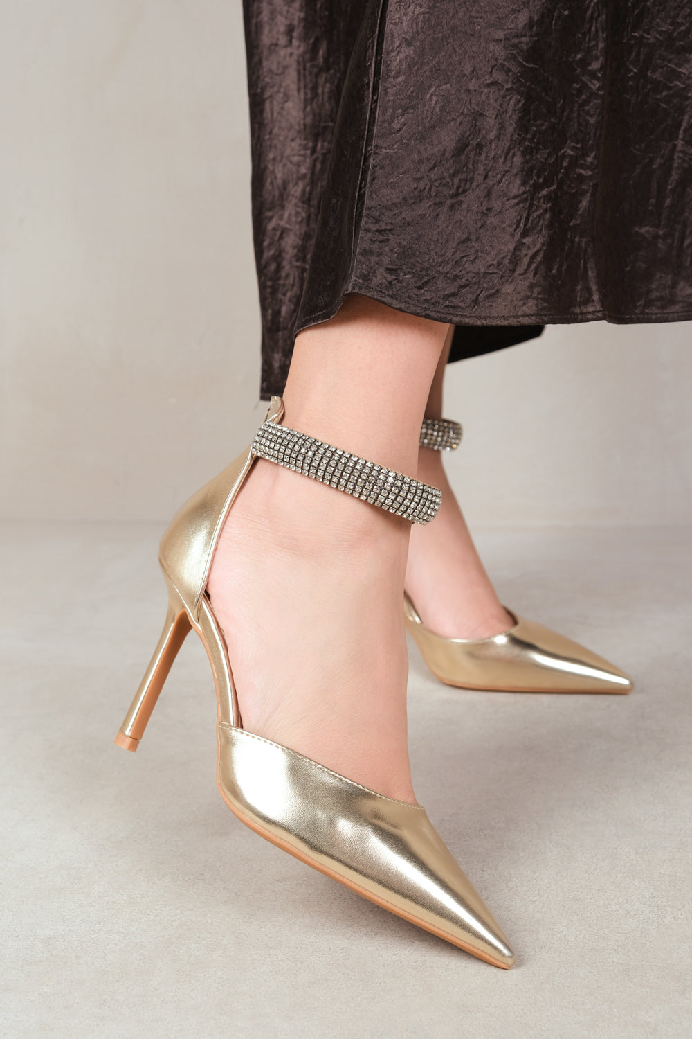 SAPPHIRE POINTED TOE HIGH HEELS WITH DIAMANTE DETAIL ANKLE STRAP IN GOLD METALLIC
