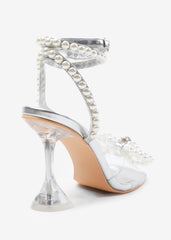 TOPAZ PEARL BOW DETAIL HEEL IN SILVER METALLIC