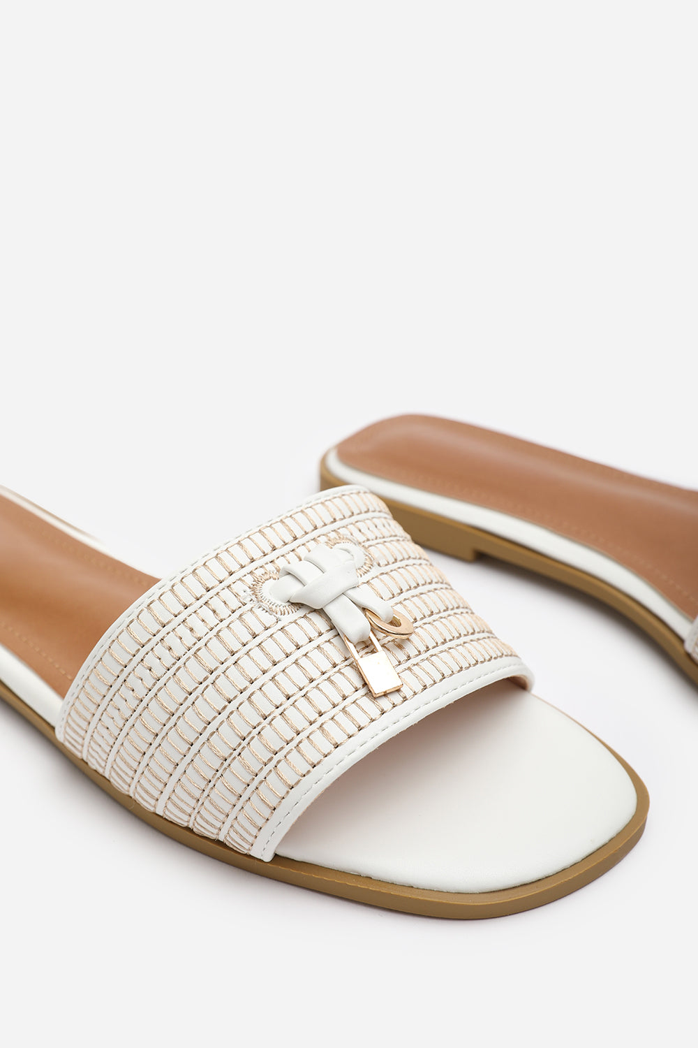 FRANKII STRAP SANDAL WITH FRONT STRAW STRAP LOCK DETAIL IN WHITE