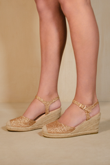 YASMIN LOW WEDGE ESPADRILLE SANDALS WITH CLOSE TOE IN CHAMPAGNE GLITTER