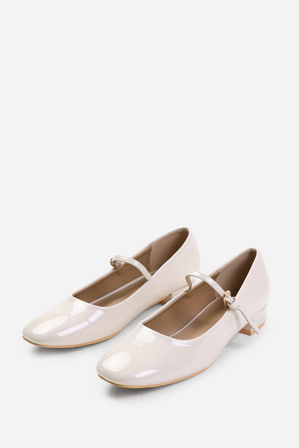 MINSK WIDE FIT LOW HEEL WITH STRAP AND BUCKLE DETAIL IN CREAM PATENT