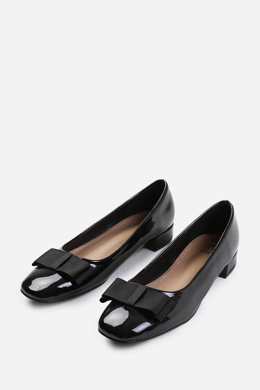 CANADA WIDE FIT PUMP WITH BOW DETAIL IN BLACK PATENT