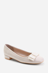 CANADA WIDE FIT PUMP WITH BOW DETAIL IN CREAM PATENT