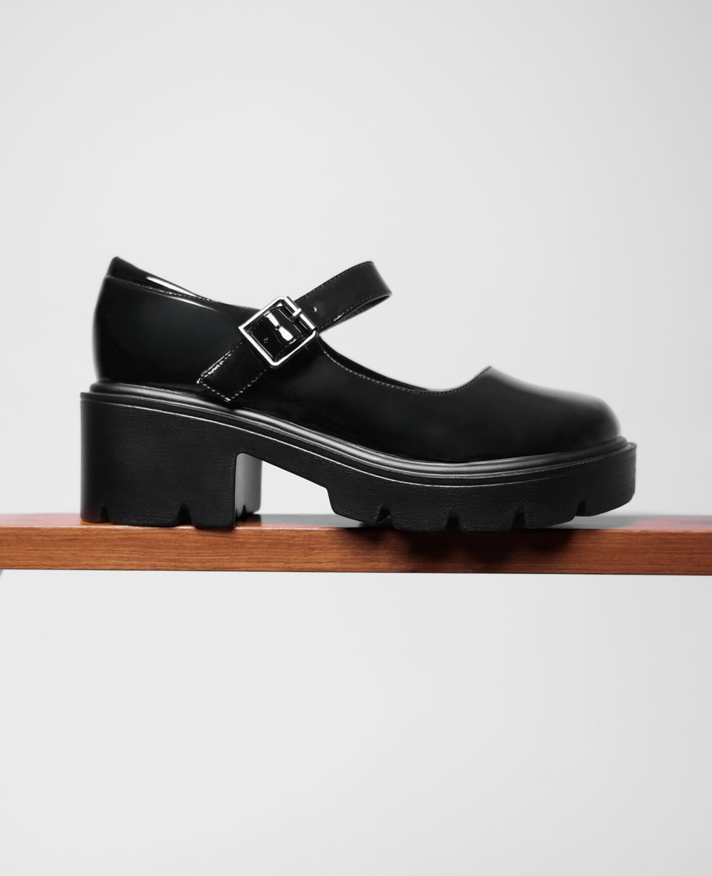 FIONNA CHUNKY PLATFORM BLOCK HEEL RETRO SHOES IN BLACK PATENT