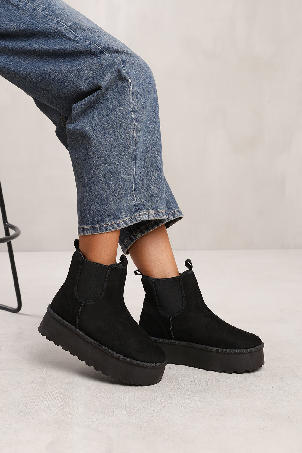 DAPHNE ANKLE BOOT WITH FAUX FUR LINING AND CHUNKY SOLES IN BLACK