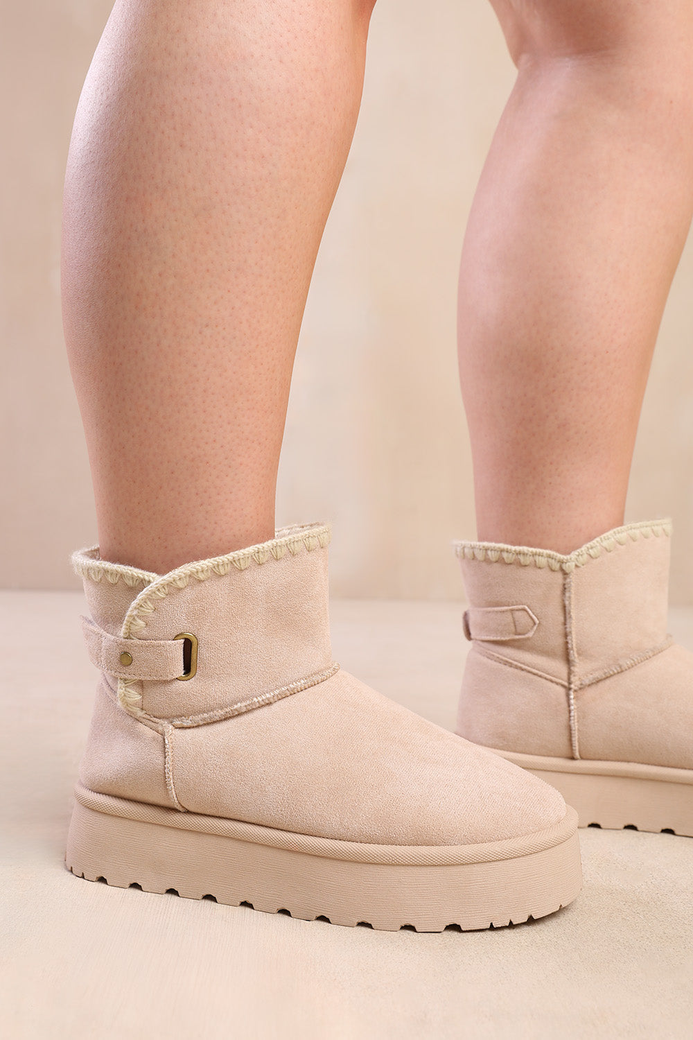 CALLA FLATFORM FUR LINING ANKLE BOOT WITH VELCRO FASTENING IN CREAM SUEDE