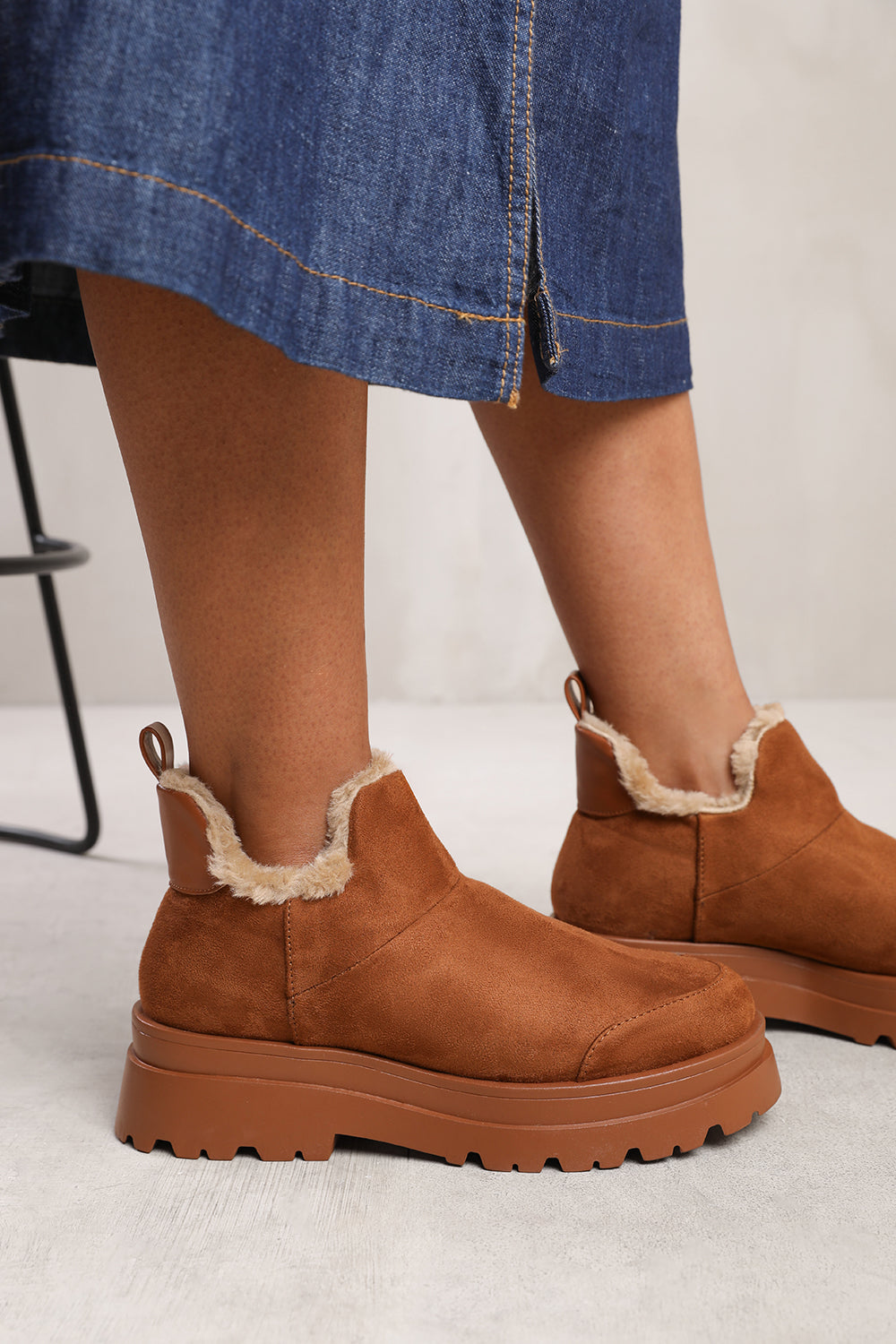 NANCIE LOW ANKLE BOOT WITH FAUX FUR LINING AND CHUNKY SOLES IN CHESTNUT