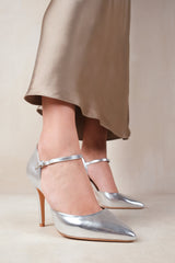 REFLEX WIDE FIT MID HIGH HEELS WITH POINTED TOE IN SILVER METALLIC