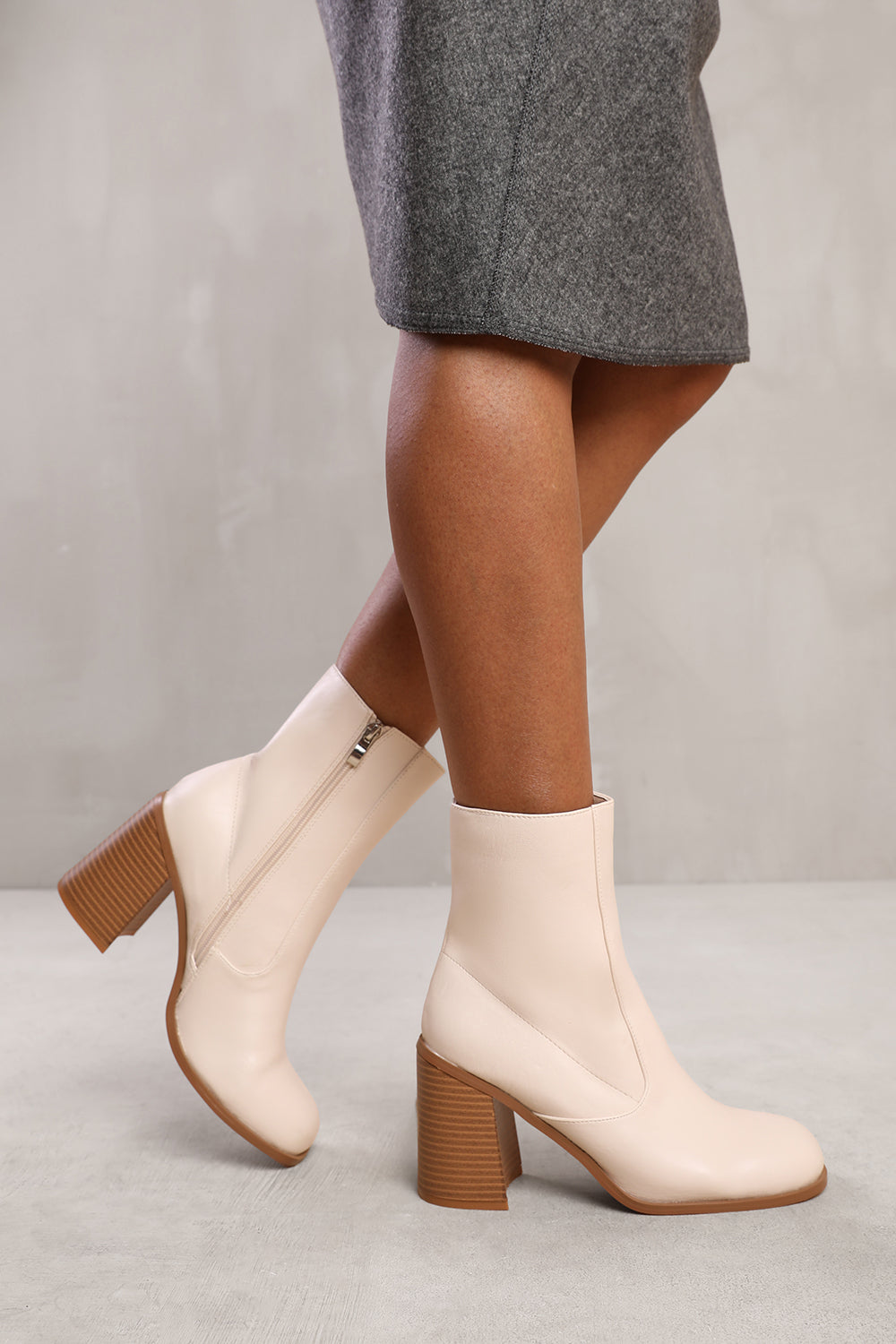 WREN ANKLE BOOT WITH CHUNKY HEEL AND SIDE ZIP IN CREAM FAUX LEATHER