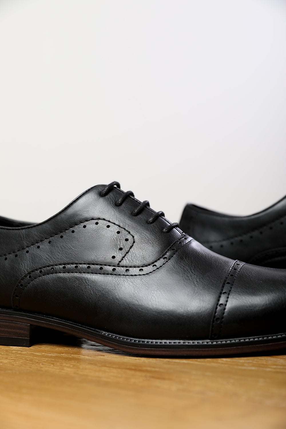 MICHAEL TEXTURED OXFORD LACE UP WORK DRESS SHOES IN BLACK FAUX LEATHER