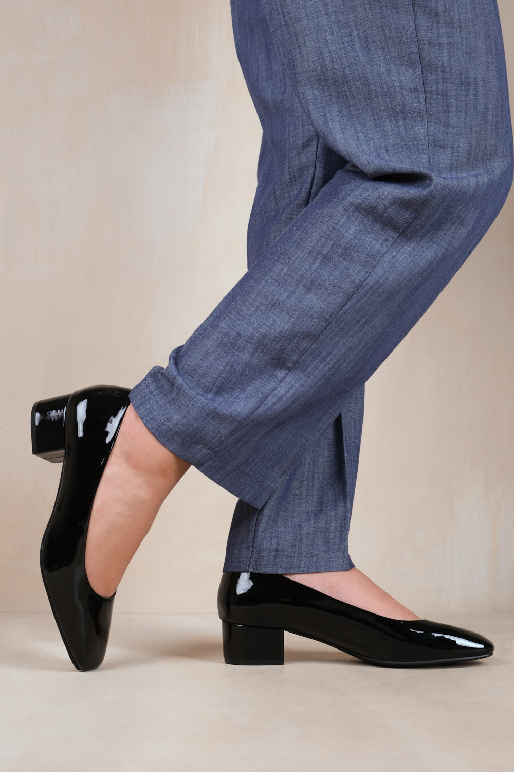 SEATTLE WIDE FIT LOW BLOCK HEEL WITH SQUARE TOE IN BLACK PATENT