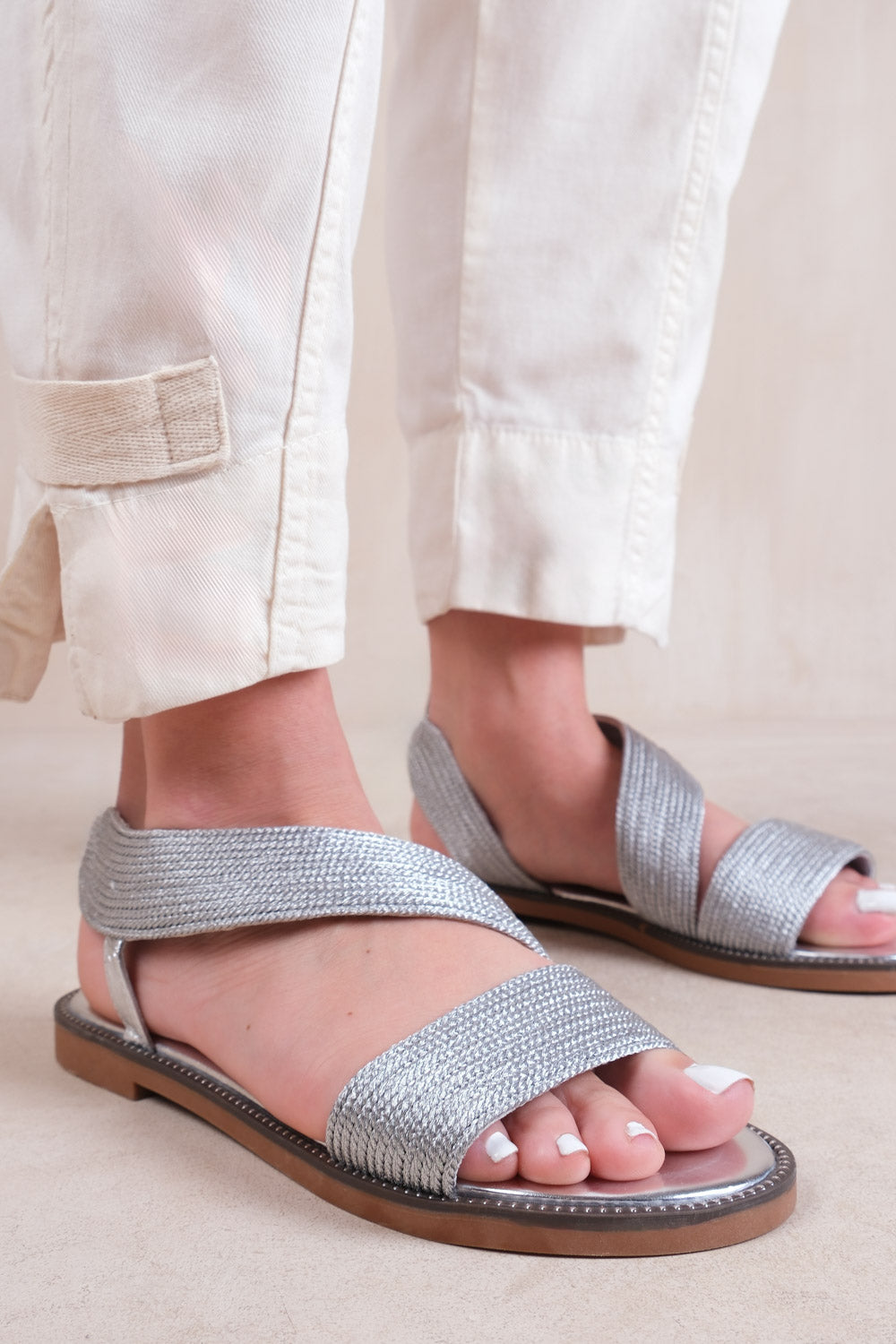 STUDIO FLAT SANDALS WITH THREADED WIDE STRAPS IN SILVER FAUX LEATHER