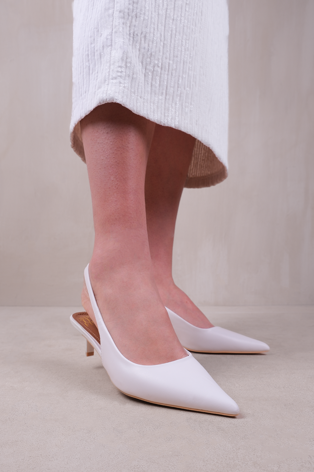 NEW FORM LOW KITTEN HEELS WITH POINTED TOE & ELASTIC SLINGBACK IN WHITE FAUX LEATHER
