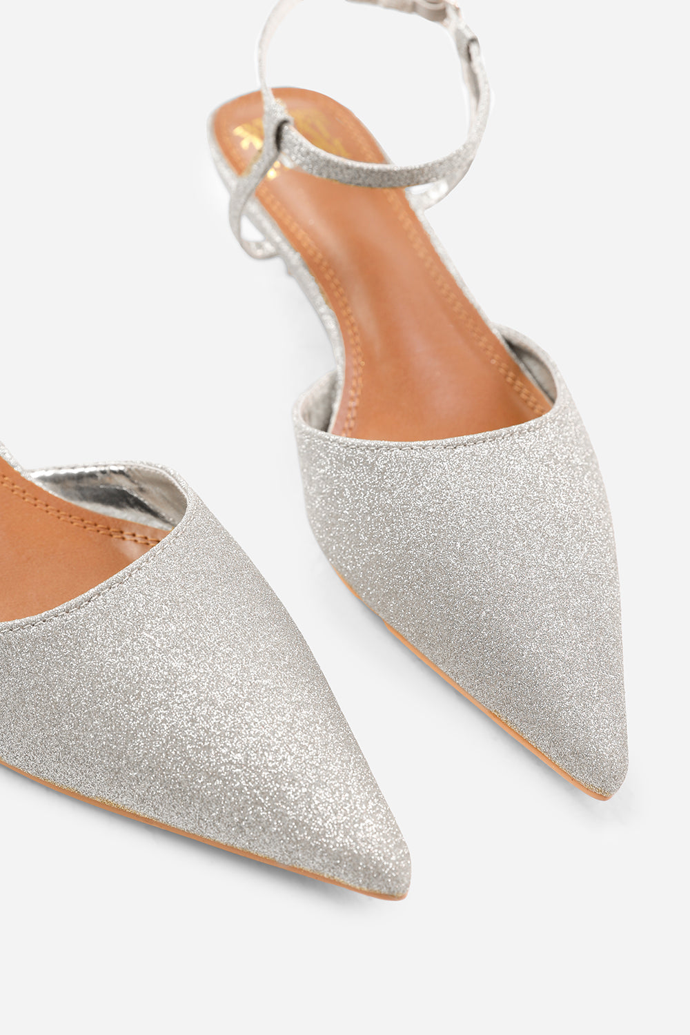 MALTA LOW KITTEN HEELS WITH POINTED TOE AND ANKLE STRAP IN SILVER FINE GLITTER