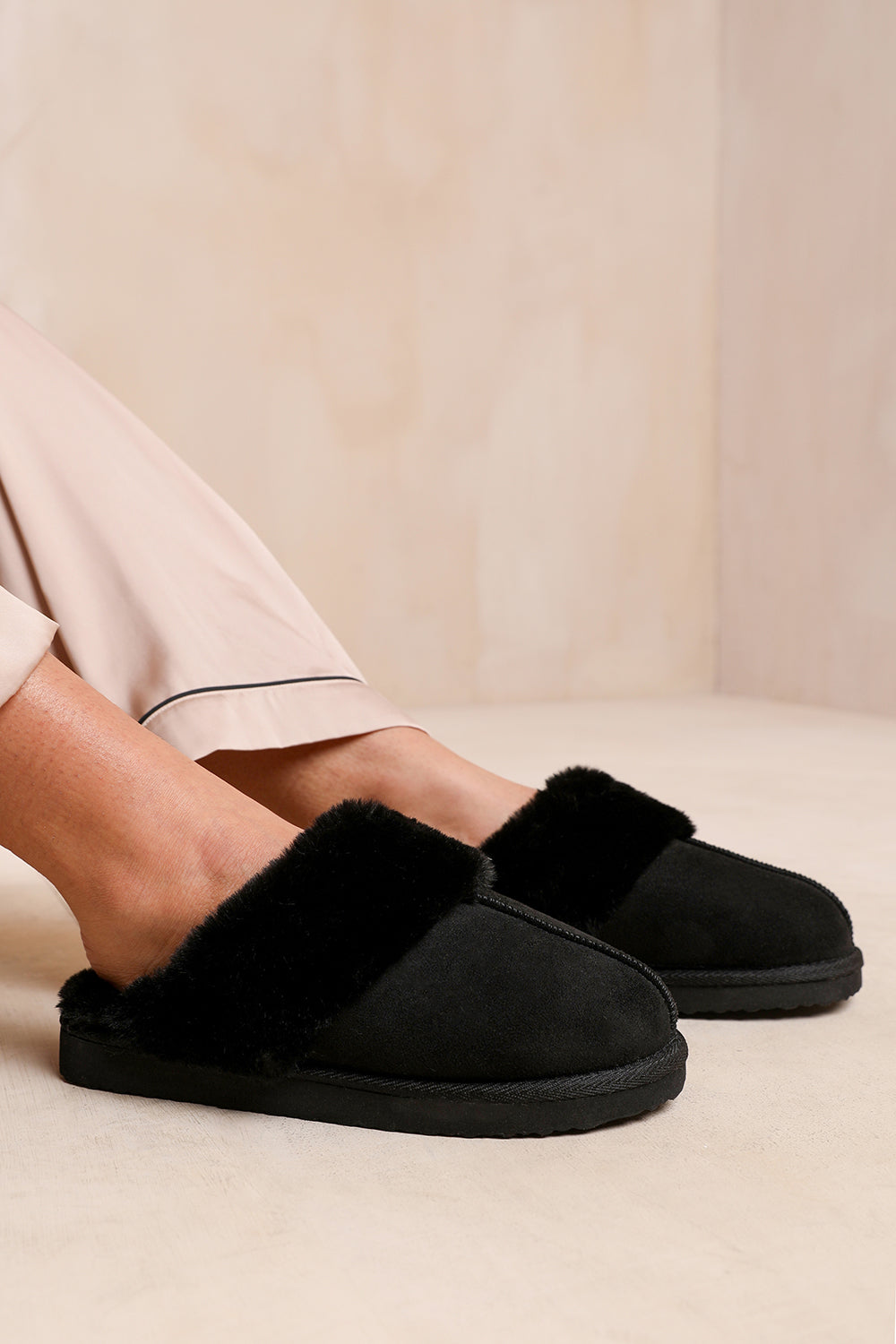 LOUNGE SLIP ON SLIPPERS WITH FUR TRIM IN BLACK SUEDE