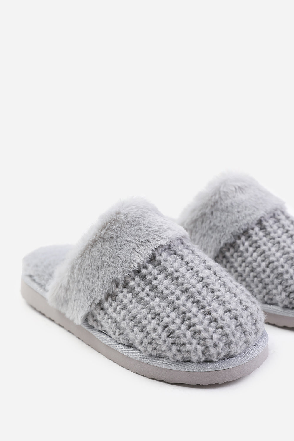 COMFORT SLIP ON KNITTED SLIPPERS WITH FUR TRIM IN LIGHT GREY YARN