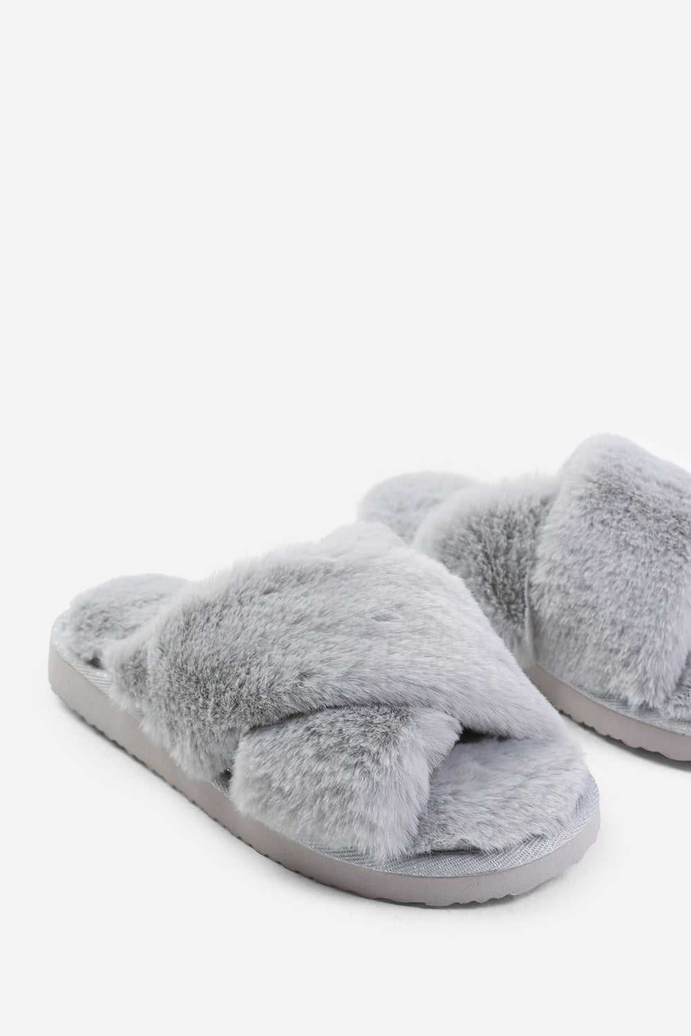 WEEKEND CROSS OVER FLUFFY SLIPPERS IN GREY