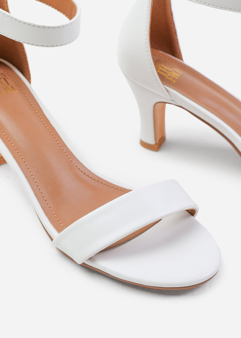 MADRID MID BLOCK HEEL WITH ANKLE STRAP IN WHITE PU