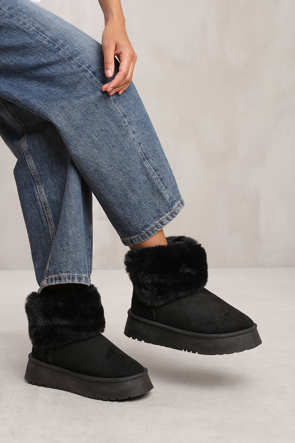 CLARA ANKLE SLIPPER BOOT WITH FAUX FUR LINING AND TRIM IN BLACK