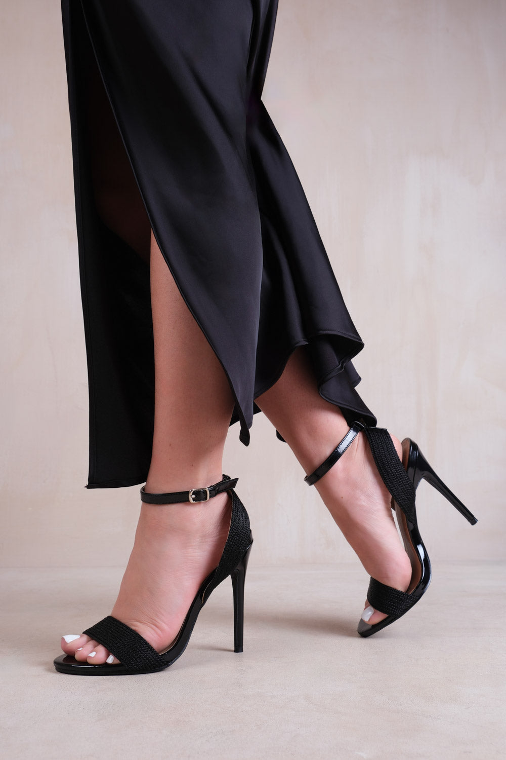 Black heels for wide feet 2025