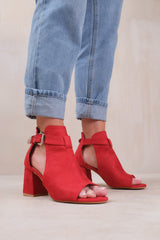 LISA WIDE FIT BLOCK HEEL WITH SIDE BUCKLE AND OPEN TOE FRONT IN RED SUEDE