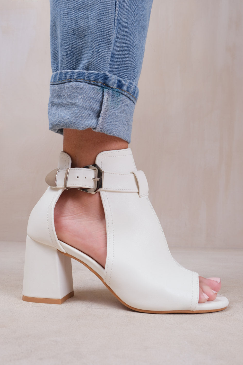 LISA WIDE FIT BLOCK HEEL WITH SIDE BUCKLE AND OPEN TOE FRONT IN WHITE FAUX LEATHER