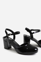 GUELDER WIDE FIT ROUND TOE MID BLOCK HEEL WITH STRAP IN BLACK PATENT