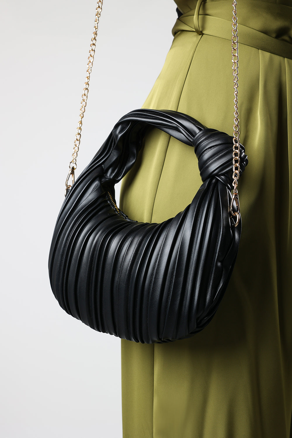 Glow Pleated Knot Handle Shoulder Bag With Gold Chain In Black