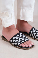 SYCAMORE FLAT SANDALS WITH TEXTURED SINGLE BAND IN BLACK FAUX LEATHER