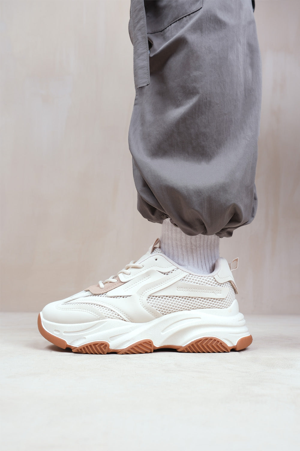 Cream hot sale chunky sneakers