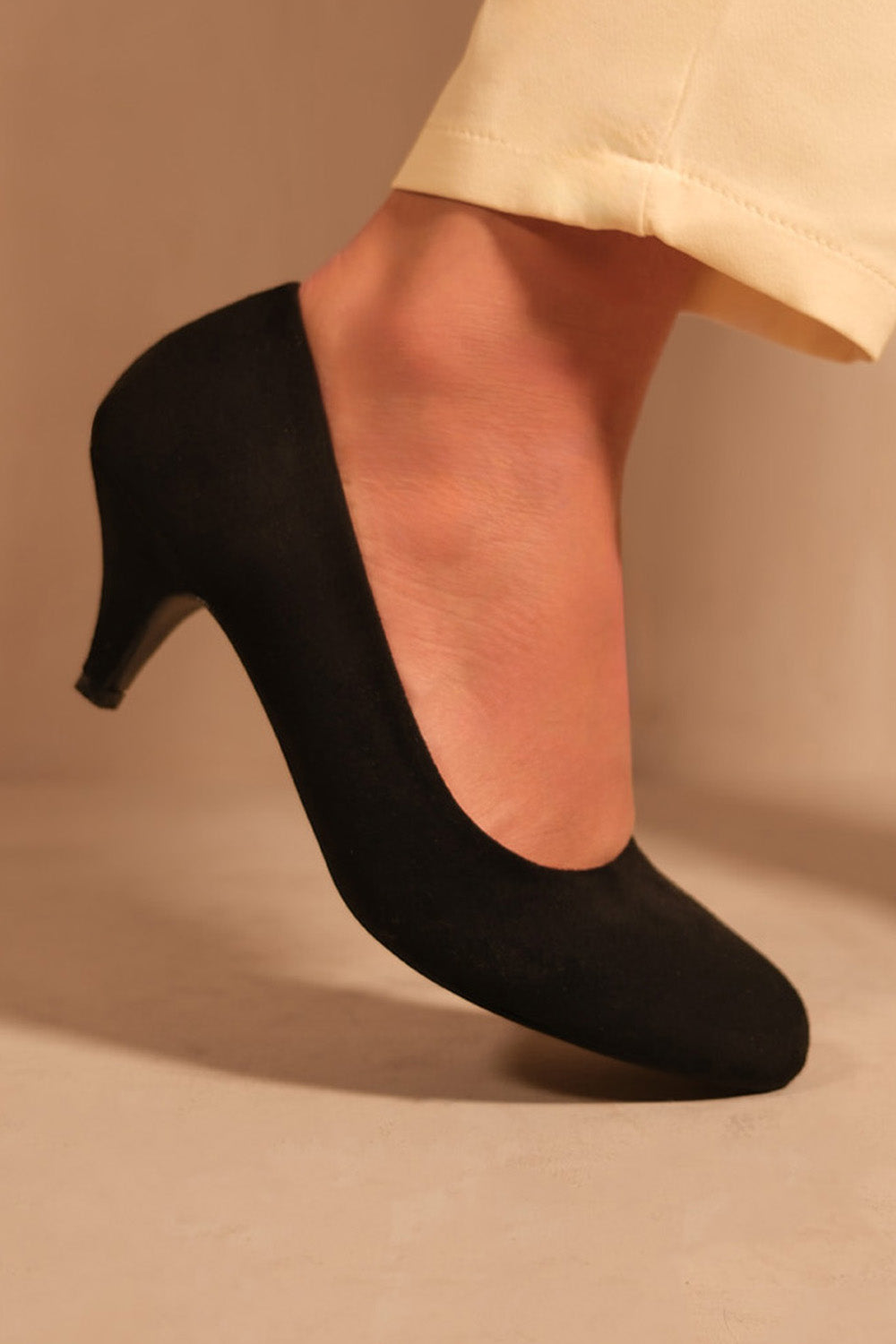 SHEA LOW HEEL COURT PUMP IN BLACK SUEDE