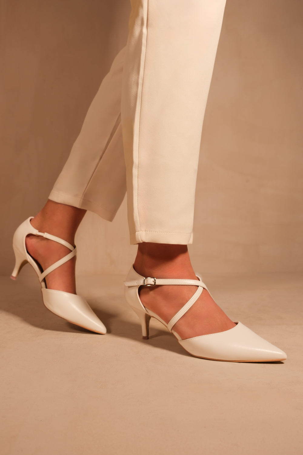 KENNEDI LOW KITTEN HEEL WITH CROSSOVER STRAP IN WHITE FAUX LEATHER
